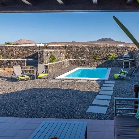 Alejandra لاجاريس