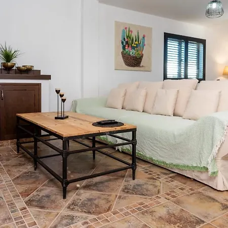 Alejandra فيلة لاجاريس