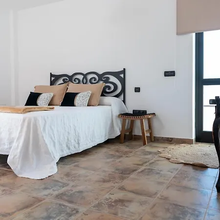 Alejandra لاجاريس